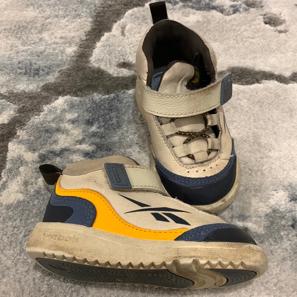 Weebok by Reebok Baby/Toddler Shoes Size 5